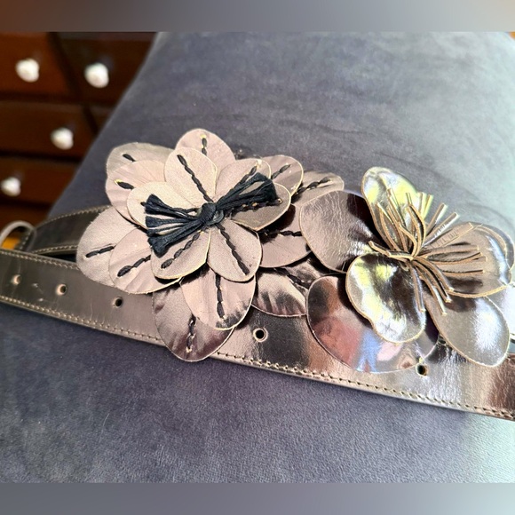 LABOR DAY SALE!!! Beautiful ANN FONTAINE FLOWERS Embellished Leather Bel! - Picture 1 of 11